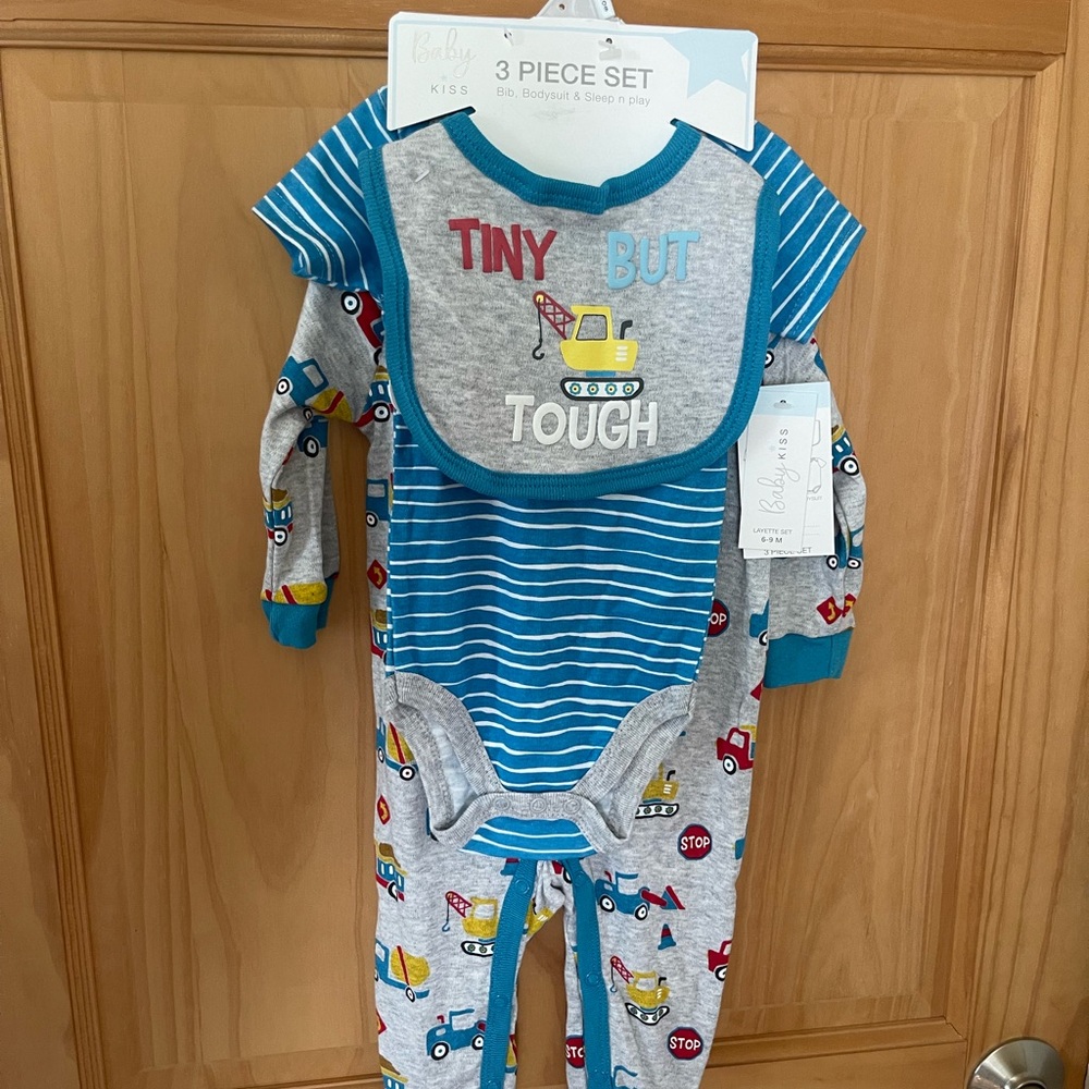 New With Tags, Baby Kiss 3 Piece Set Boys 6/9 Months Bib, Bodysuit & Sleep